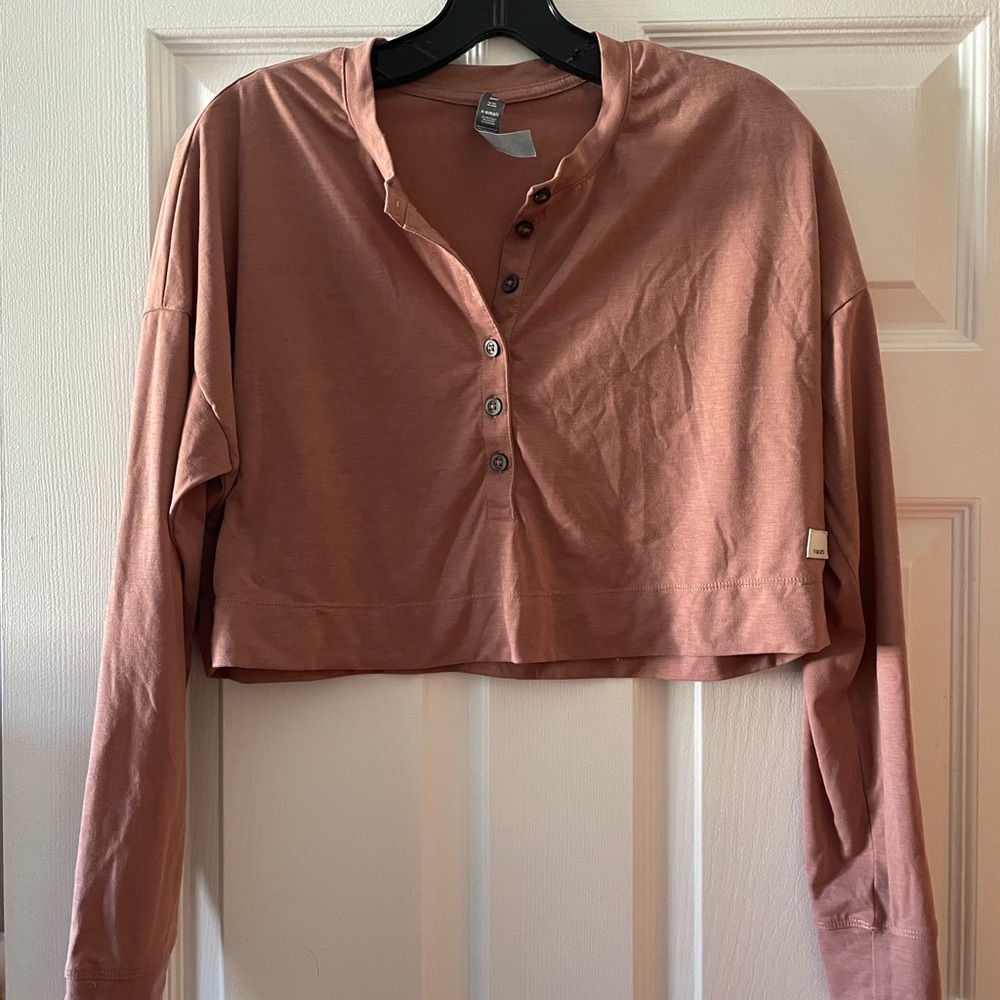 Vuori Button-Up Cropped Long Sleeve Top